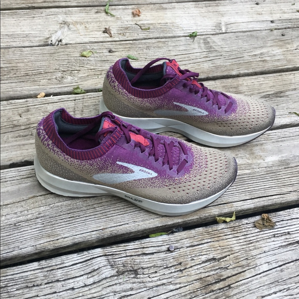 Brooks Levitate 2 Size 9 Women’s